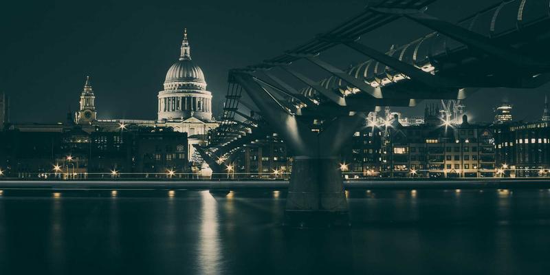 乌萨纳之家58:赛博朋克家居的紫色未来宣言