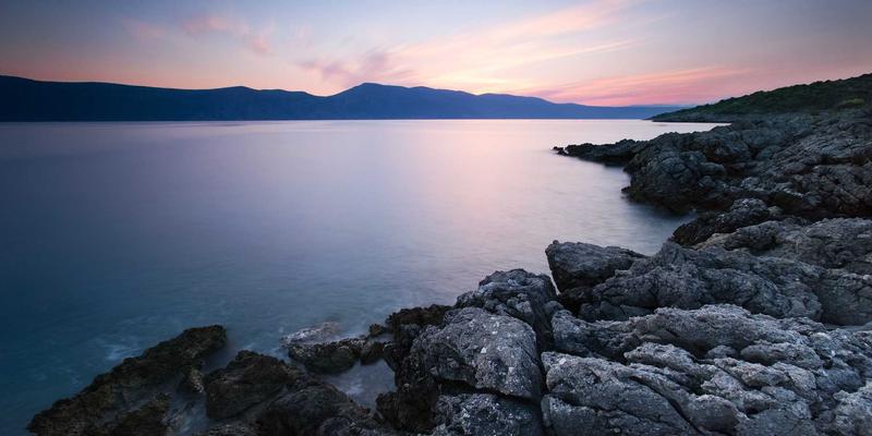 乌萨纳之家92:赛博朋克美学如何重塑你的家居空间