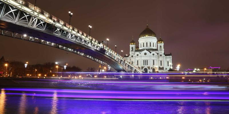 乌萨纳之家：用未来家具与智能照明，打造紫色疗愈空间的家居装饰指南