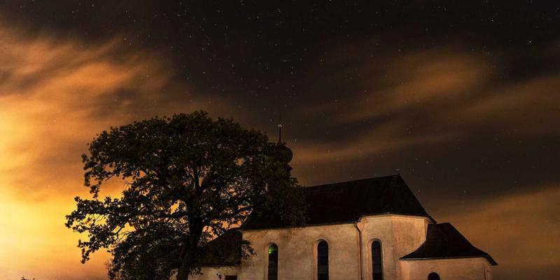 探秘乌萨纳之家：当未来家具邂逅赛博朋克家居艺术